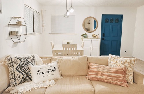 Apache Shores Cottage | La Bohéme Austin Lake House