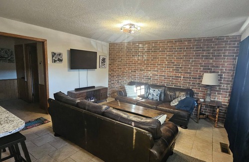 Hobart House | La Flor Cozy First Floor Only! Townhome in Hobart Oklahoma