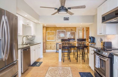 Dripping Springs House | La Hacienda Retreat- Brewery- Pool- Playground