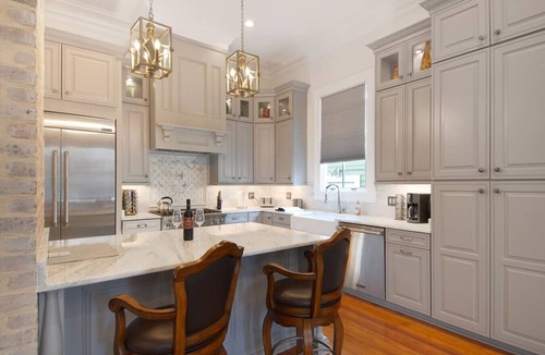 Uptown Historic District House | La Maison De La Celebration