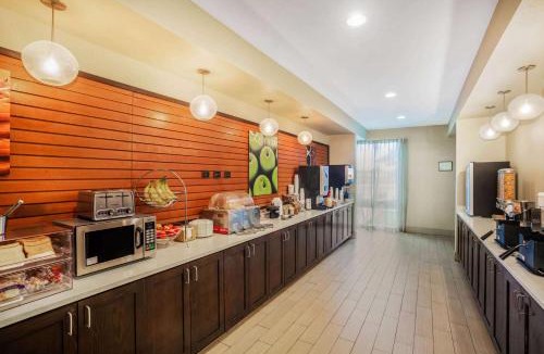 Beeville Hotel | La Quinta by Wyndham Beeville