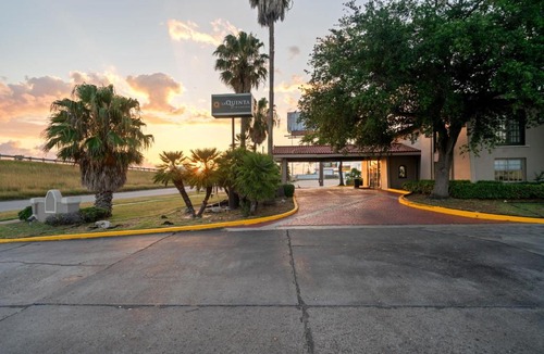 Central City Hotel | La Quinta Inn by Wyndham Corpus Christi North