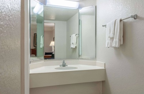 Terrytown Hotel | La Quinta Inn by Wyndham New Orleans West Bank/Gretna