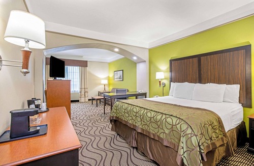 Central City Hotel | La Quinta Inn & Suites by Wyndham Corpus Christi Airport