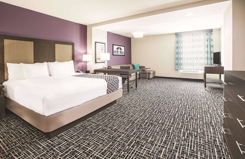 The Colony Hotel | La Quinta Inn & Suites by Wyndham Dallas Plano - The Colony