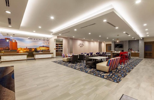 Lafayette Hotel | La Quinta Inn & Suites by Wyndham Lafayette Oil Center