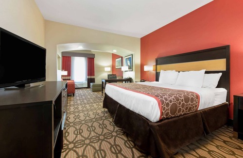 Leesville Hotel | La Quinta Inn & Suites by Wyndham Leesville Ft. Polk