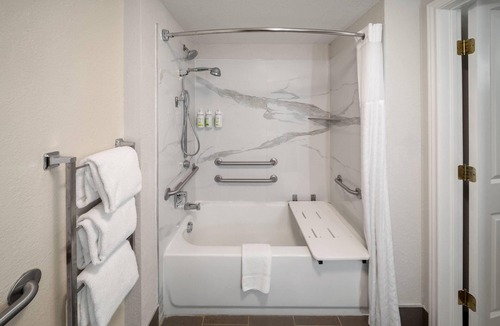 Shearer Hills - Ridgeview Hotel | La Quinta Inn & Suites by Wyndham San Antonio Airport