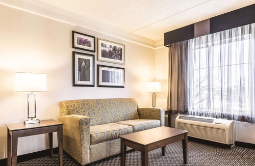 Alexandria Hotel | La Quinta Inn & Suites by Wyndham Alexandria Airport