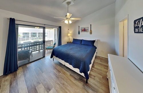 Harbor Oaks Condo | La Vida Buena | Pet Friendly + Access to Pool & Boat Slip!