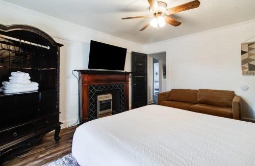 Freetown - Port Rico Apartment | Lafayette at Your Doorstep, Private RM