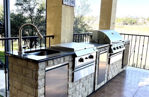 Highland Lake Estates House | Lago Lounge, Enjoy nature in a family retreat with pool and hot-tub