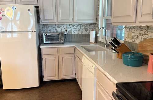 Panther Hollow Cottage | Lake Austin waterfront retreat sleeps 6!
