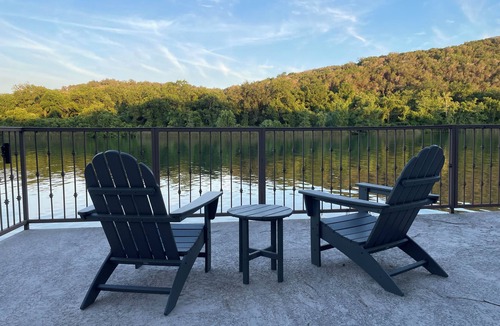 Panther Hollow Cottage | Lake Austin waterfront retreat sleeps 6!