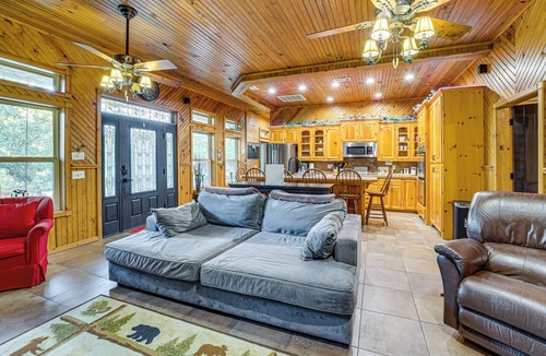Hoyt Cabin | Lake Eufaula Cabin w/Hot Tub & Large Deck