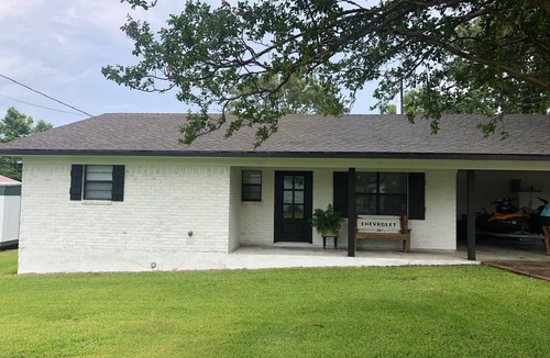 Negreet House | Lake front home in quiet neighborhood & mins away from boat launch and amenities