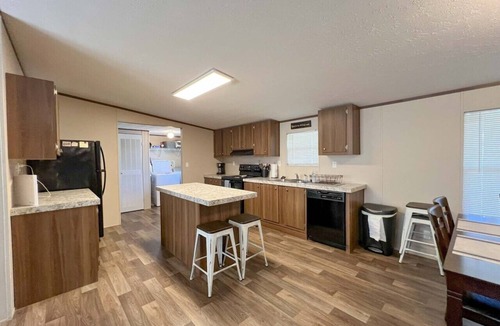 Negreet Apartment | Lake front home with spectacular sunsets! 6 miles from Toledo Tackle!