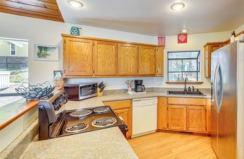 Mid America House | Lake Hamilton Escape w/Boardwalk & Boat Dock!