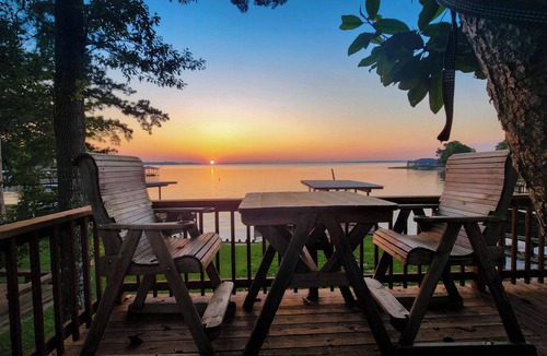 Blanchard Cottage | ‣ Lake Livingston Waterfront House, Sunset views. Deep water, Fishing, Kayaking.