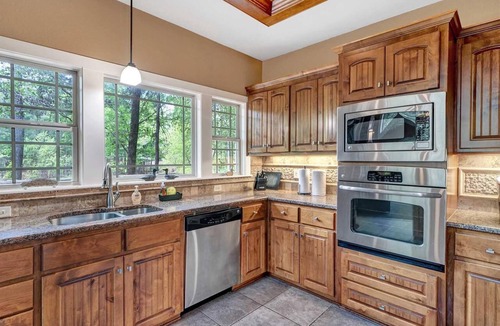 Flint House | Lake Palestine Retreat – Dock, Fire Pit & Serene Views