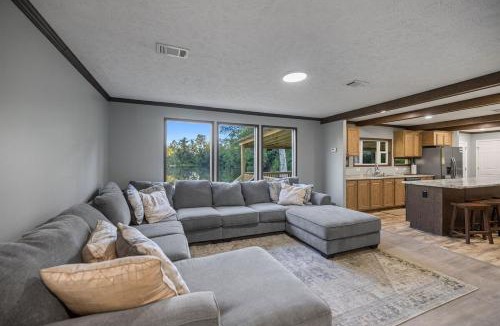 Hammond Villa | Lake-Pool & Close to Chappapeela Sports Park