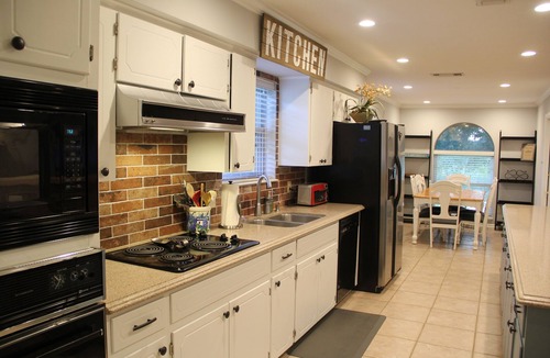 Kingsland House | LAKE & RIVER Front! HUGE-FUN HOME:3300sft-4bath-Games,Kayaks,Canoe,View & Space!