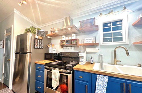 Etoile Cabin | Lake Sam Rayburn Cabin! DIRECT WATERFRONT! Bring Jet Skies, Boat, Fishing Gear!