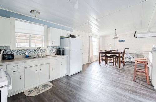 Oatmeal Cabin | Lake Travis Cabin | Swim Cove + Wine Trail Stay