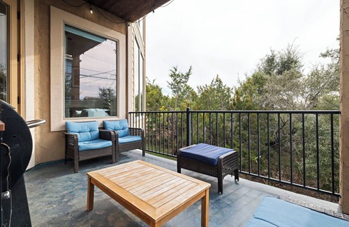 Travis Landing House | Lake Travis Luxury Home - Theater, Hot Tub, Game Room - Sleeps 16