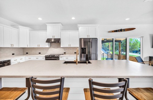Point Venture House | Lake Travis Retreat w/Pool, Views & Outdoor Kitchen. Perfect for groups
