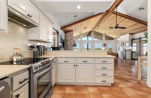 Spicewood House | Lake Travis Views, Community Pool + Pickleball