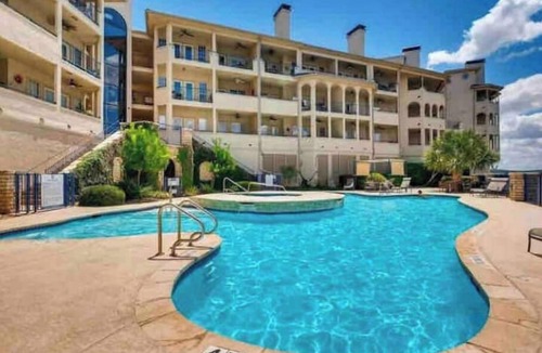 Highland Lake Estates Apartment | Lakefront Austin Hill Country Island @ Lake Travis