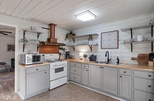Uncertain House | Lakefront Cabiin, Hot Tub, Private Lake Access