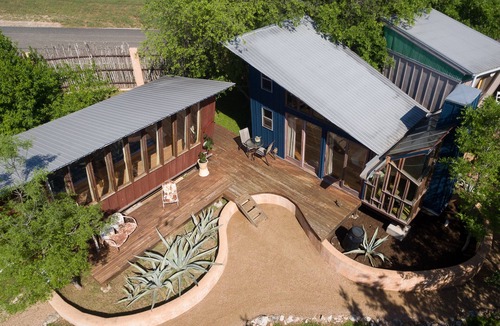 Spicewood House | Lakefront Cabin Adventure: Kayaks, Winery, Massage, SUPs, Yoga, Krause Springs!