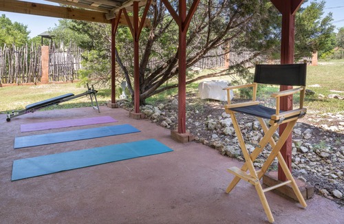 Spicewood House | Lakefront Cabin Adventure: Kayaks, Winery, Massage, SUPs, Yoga, Krause Springs!