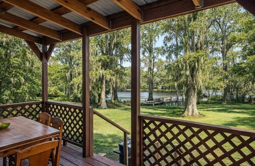 Uncertain House | Lakefront cabin with sweeping views of Caddo Lake, lakeside to the pier and kayaks, plus a foosball table for fun downtime.