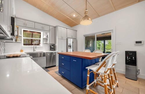 Spicewood House | Lakefront Estate: 2 Homes in 1 | Private Dock
