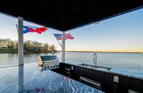 Dogwood House | Lakefront Estate Sleeps 18, Bunk & Game Room & Boat House w/Swim Hole & Kitchen!