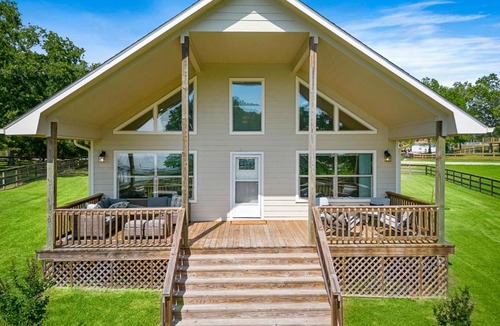 West Livingston House | Lakefront home with huge yard and picturesque front Porch