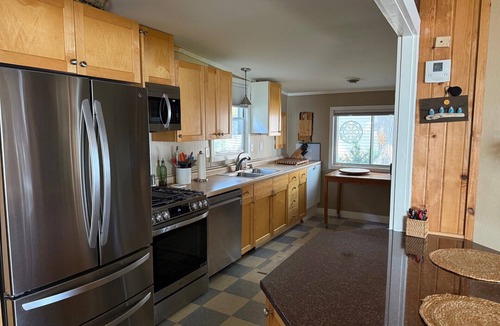 Rockville House | Lakefront Home with a Cozy Cabin Feel – Private Beach&Dock, Lake Views, 2BR,1BA