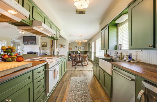 West Livingston House | Lakefront Livingston Vacation Rental w/Boat Dock!