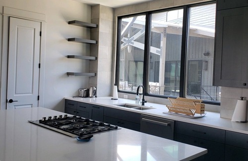 Spicewood Condo | Lakefront Luxury Retreat: 3BR Condo with Stunning Hill Country Views