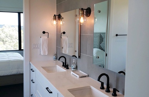 Spicewood Condo | Lakefront Luxury Retreat: 3BR Condo with Stunning Hill Country Views