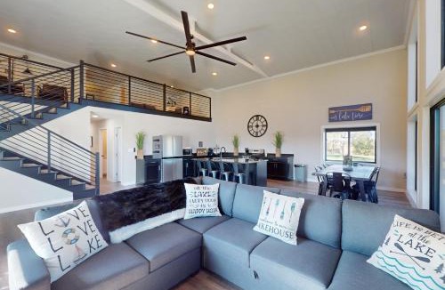 Breckenridge House | Lakefront Oasis w/Water Toys! Breckenridge Home