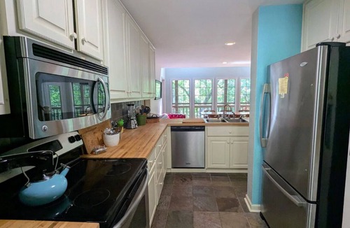 Bouvet Island House | Lakefront on Greer’s Ferry in secluded upscale neighborhood.