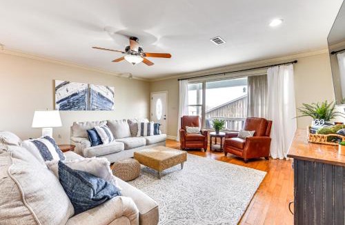Oscar House | Lakefront Oscar Home w/Game Room + Boat Dock!