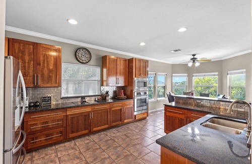 Leander House | Lakefront Retreat/Boat Dock/Kayak/Paddleboard/Family Fun/Near Austin/Lake Travis