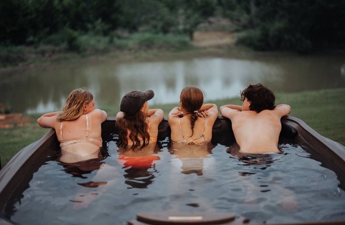 Dennis House | Lakefront Retreat | Hot Tub + Kayaks | Sleeps 20