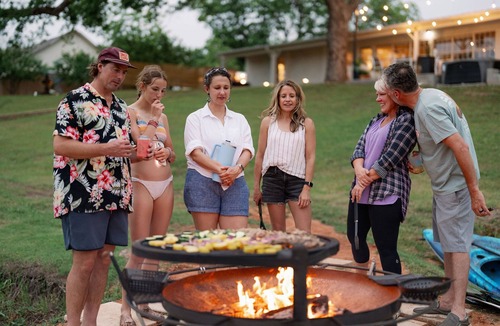 Dennis House | Lakefront Retreat | Hot Tub + Kayaks | Sleeps 20