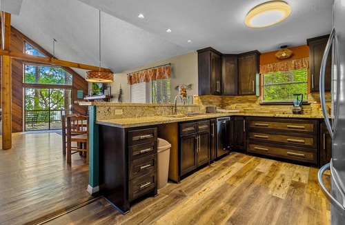 Pointblank Cabin | Lakefront “Treehouse”: Private Retreat in the Pines!